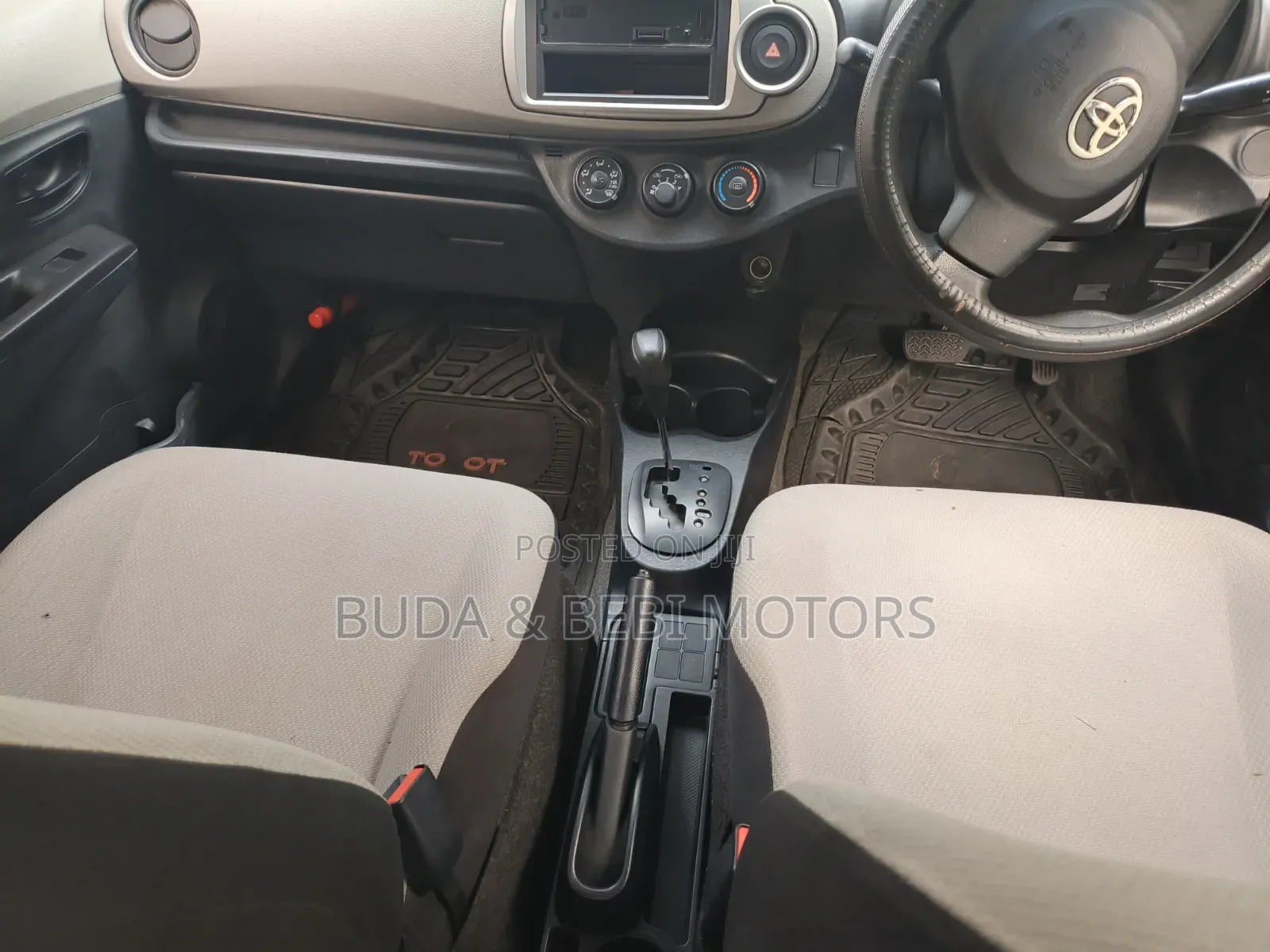Toyota Vitz 2012 Silver