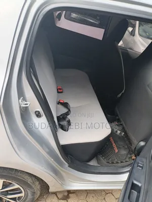 Toyota Vitz 2012 Silver