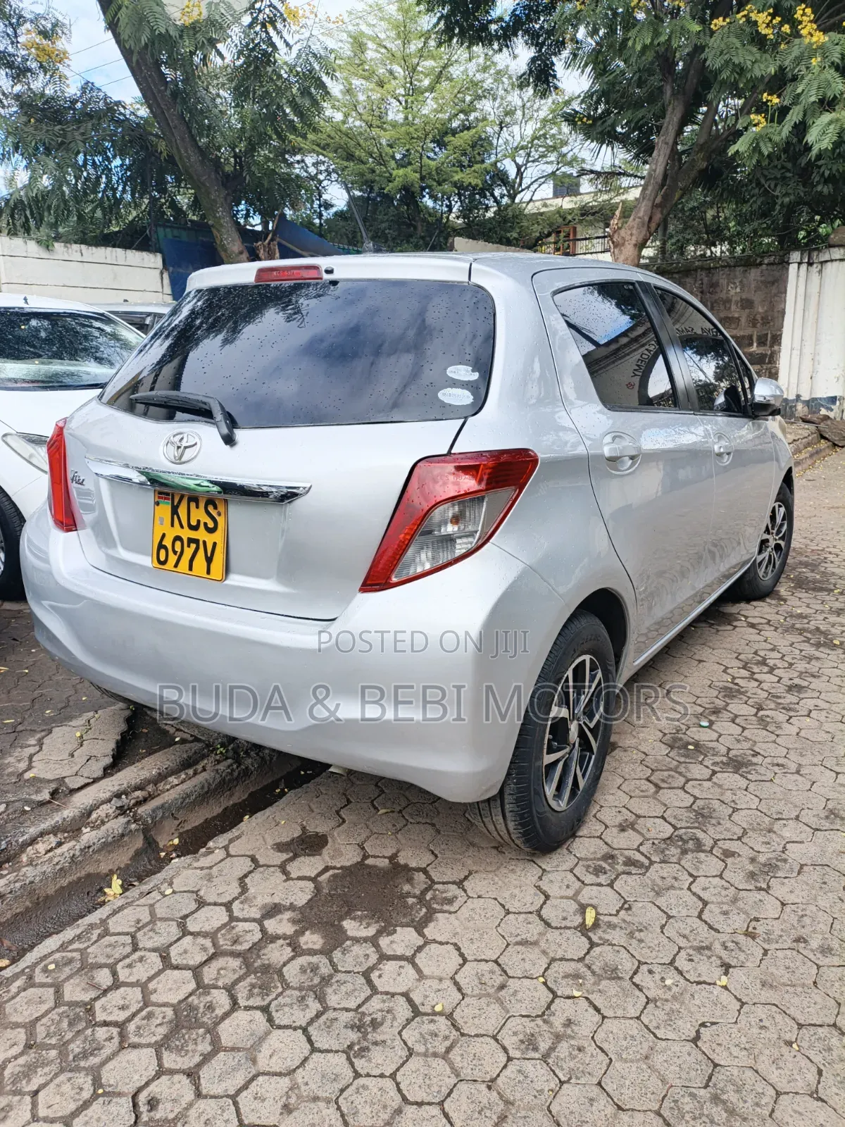 Toyota Vitz 2012 Silver