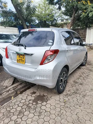Toyota Vitz 2012 Silver