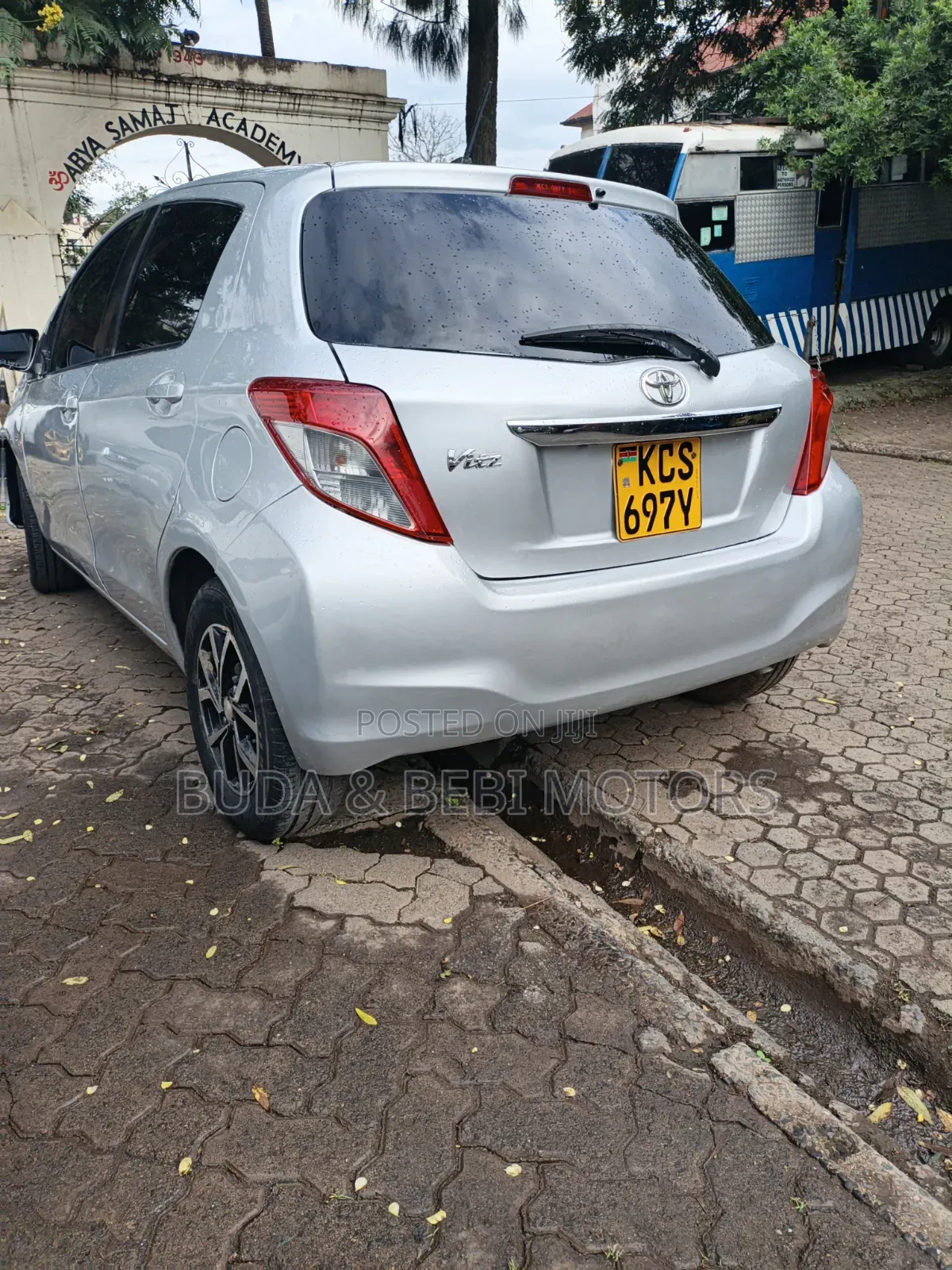Toyota Vitz 2012 Silver