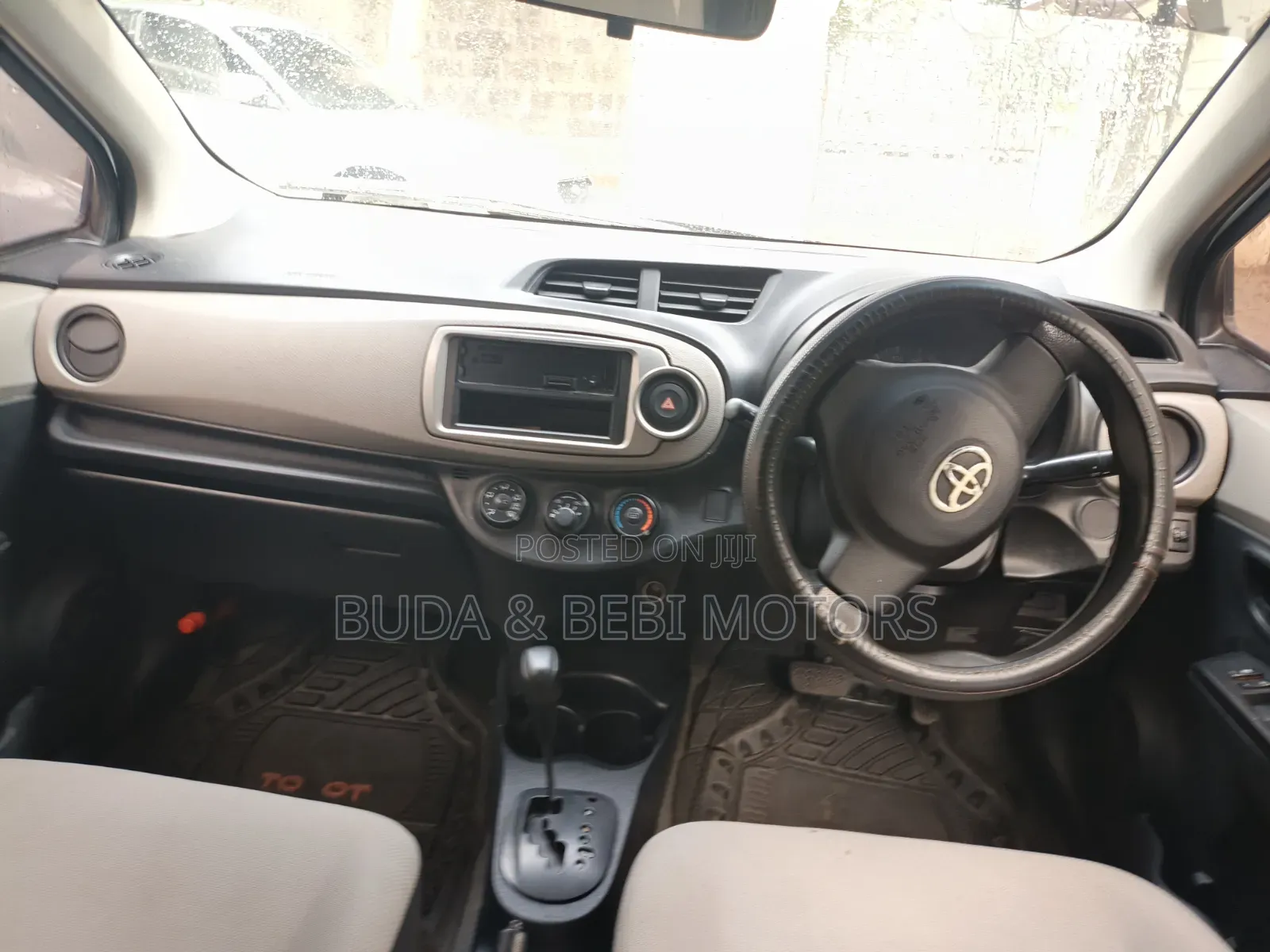 Toyota Vitz 2012 Silver