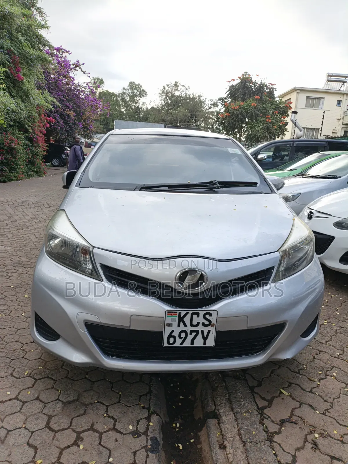 Toyota Vitz 2012 Silver