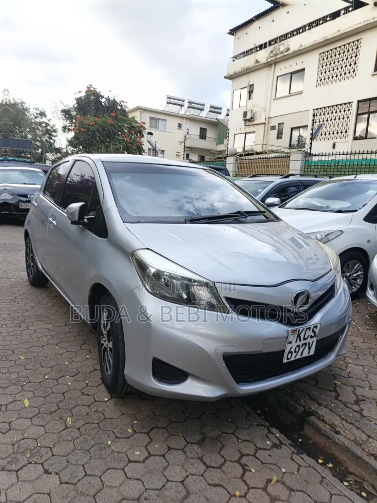 Toyota Vitz 2012 Silver