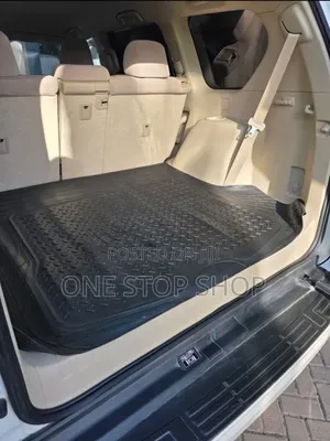 Heavy Duty Universal Fit Rubber Cargo Designed Car Trunk/Boot Spaces