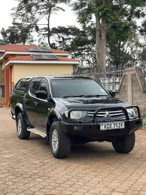 Mitsubishi L200 Double Cab 2.5 180hp 4WD 2012 Black