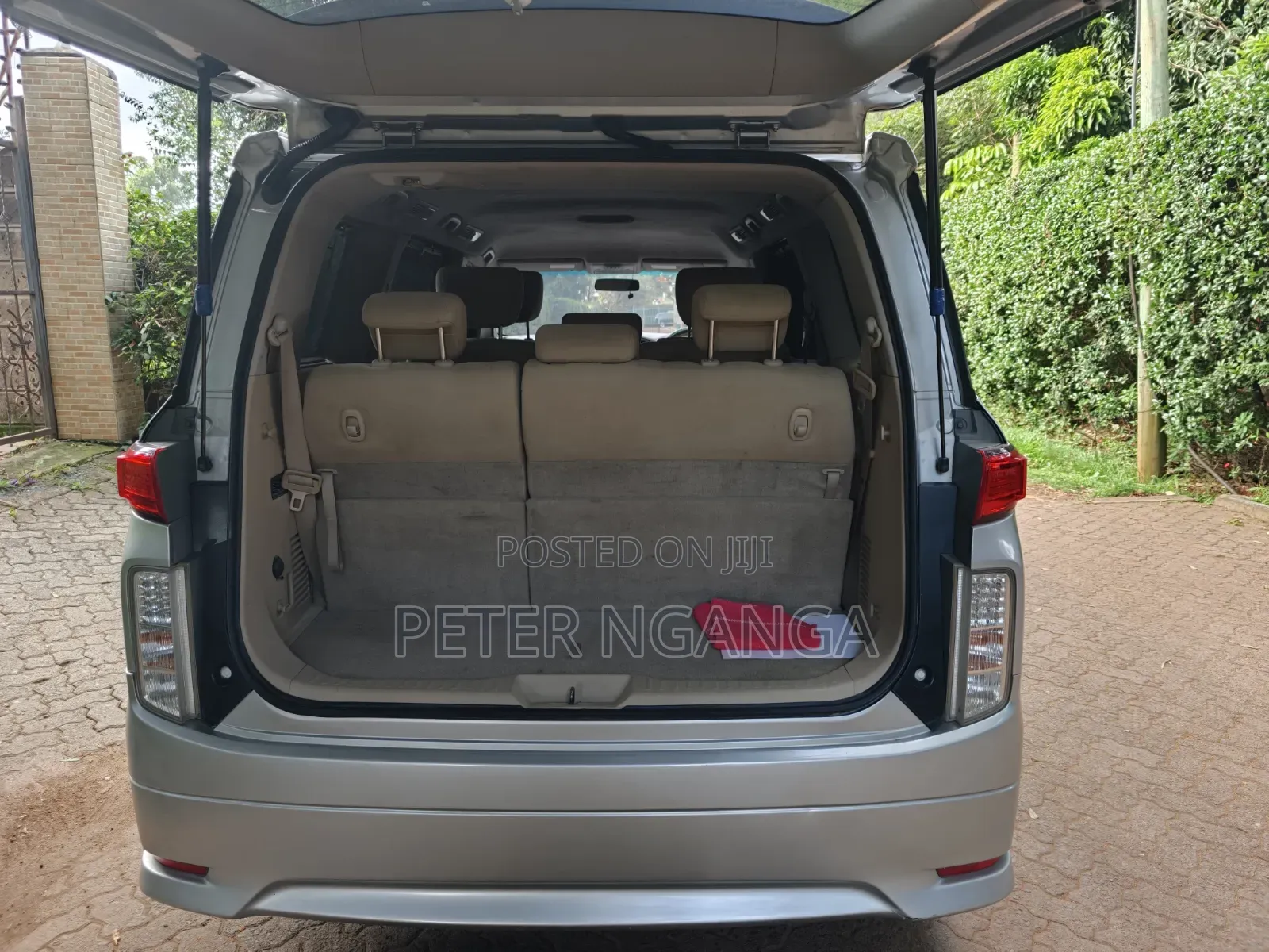 Nissan Elgrand 2012 Silver