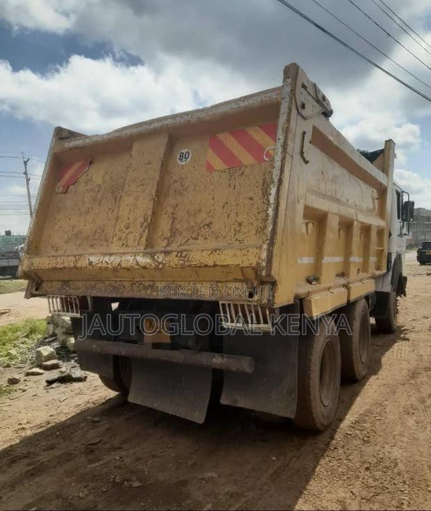 Tata Tipper 2019 White - thumbnail 4