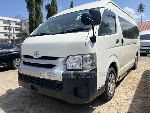 Toyota HiAce 2018 White