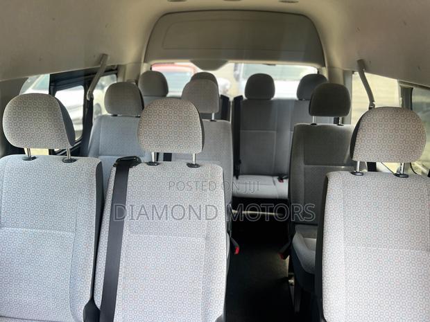 Toyota HiAce 2018 White - thumbnail 7