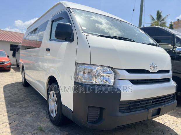 Toyota HiAce 2018 White - thumbnail 2