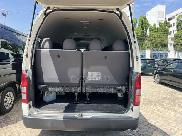 Toyota HiAce 2018 White - thumbnail 9