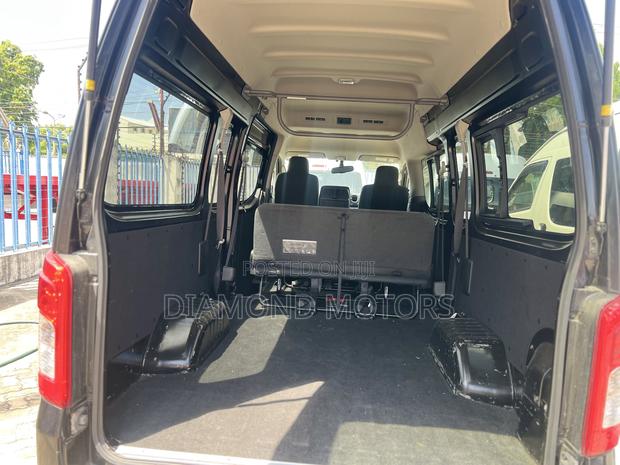 Nissan Caravan (Urvan) 2018 Black - thumbnail 6