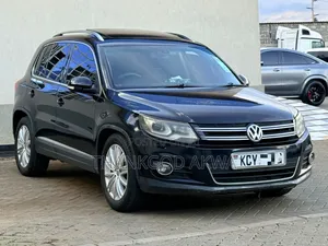 Volkswagen Tiguan S with Sunroof 2013 Black
