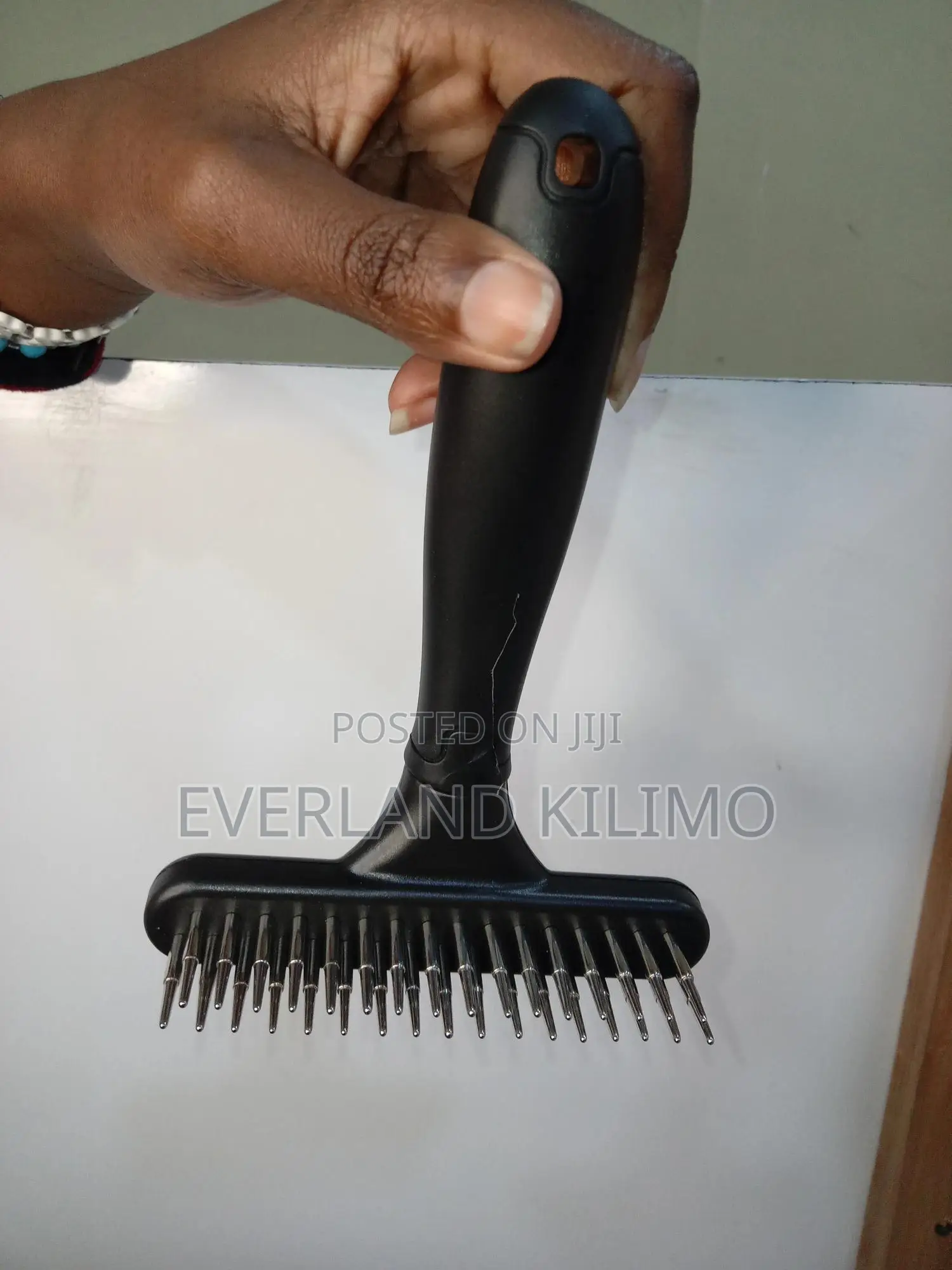 The Untangler Rakes for Grooming