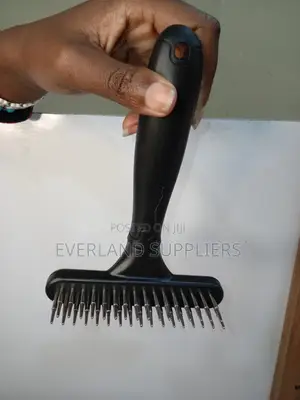 The Untangler Rakes for Grooming