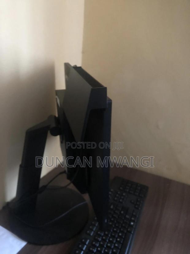 Desktop Computer Lenovo ThinkCentre 22 8GB Intel Core i5 SSD 256GB - thumbnail 2