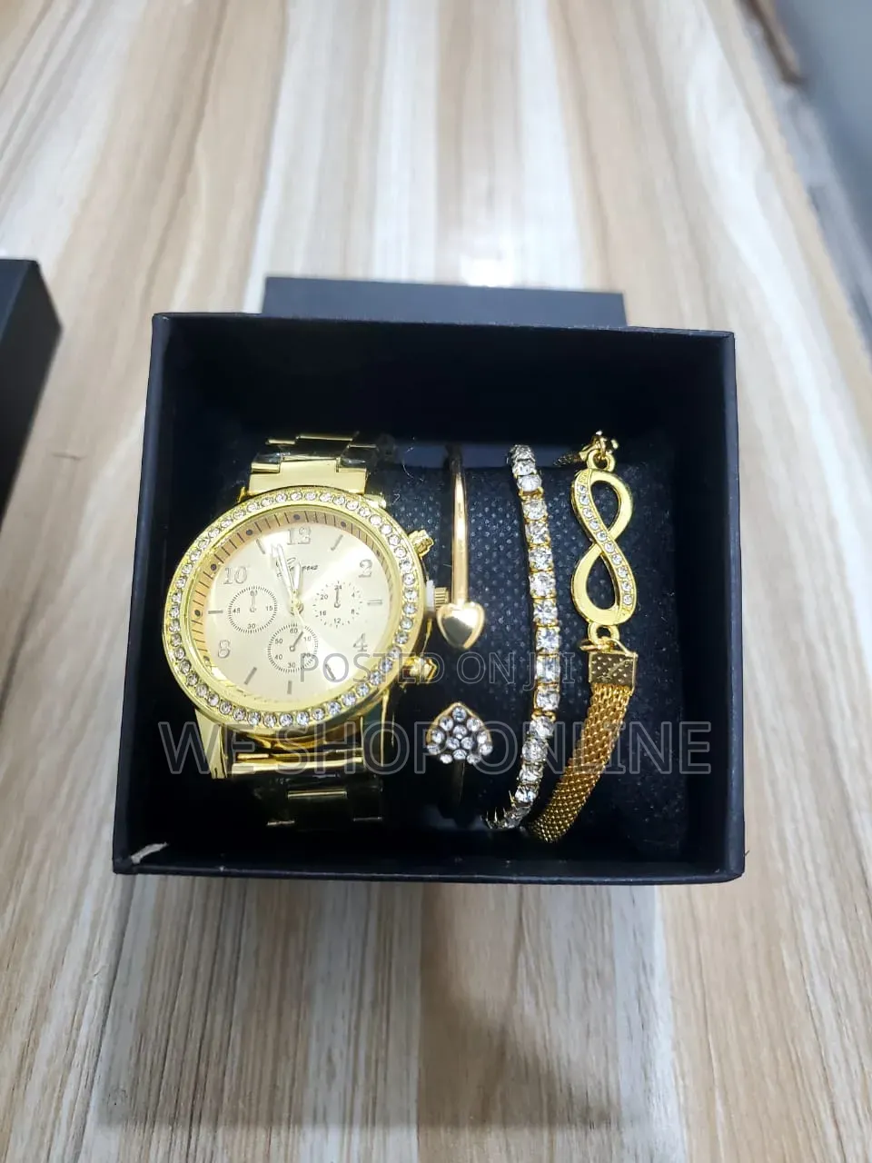 4 in 1 Infinity Watch Set Elegant Ladies Set