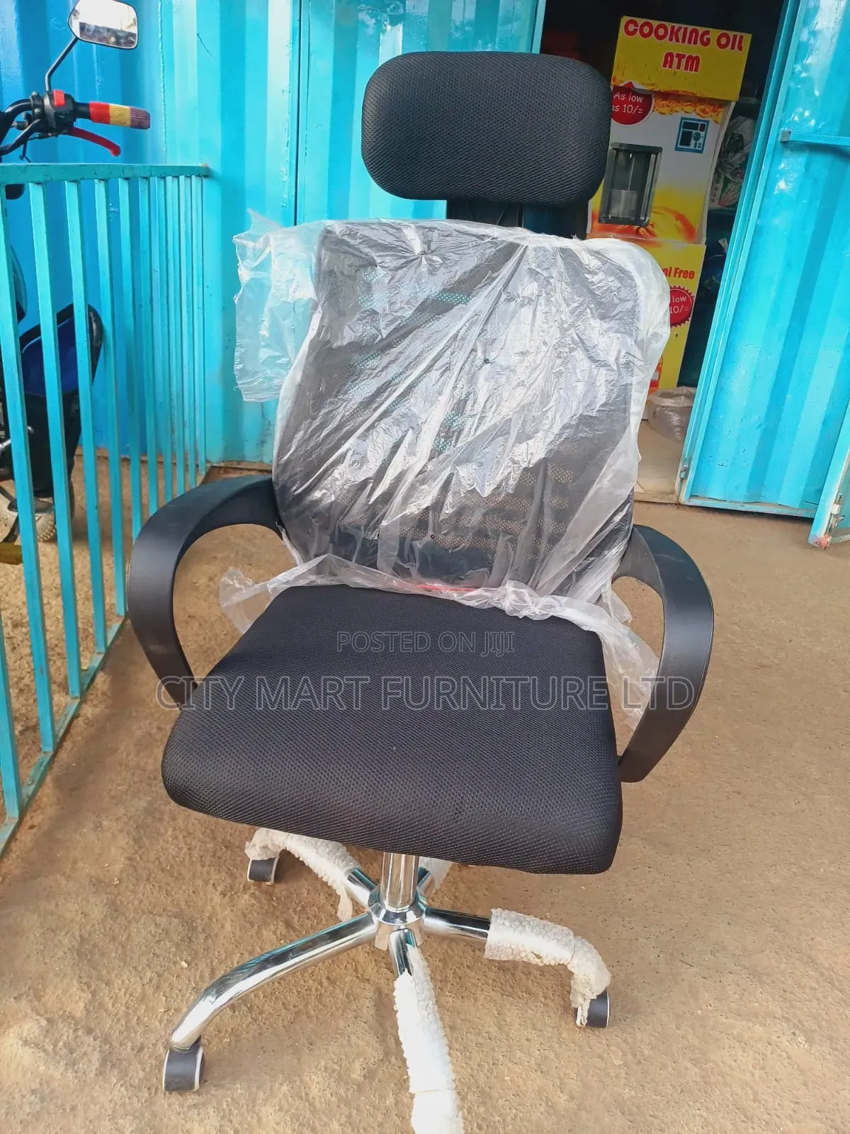 Chrome-Finished Modern Headrest Office Chairs Offers! 