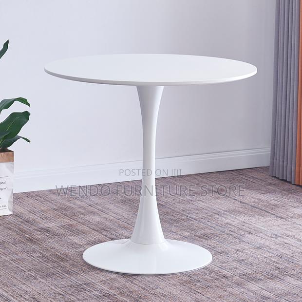 Dining Table : Villa White Round Tulip Dining Table - main view