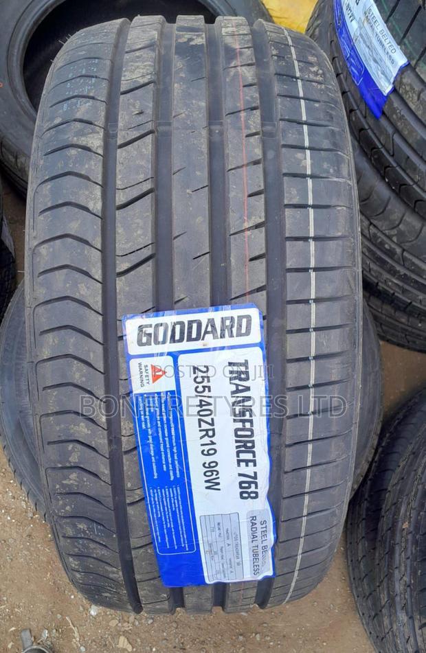 255/40zr19 Goddard