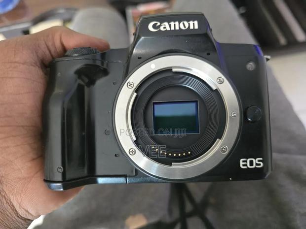 Canon Eos M50 Mirrorless Camera With 15-45mm Lens - thumbnail 3