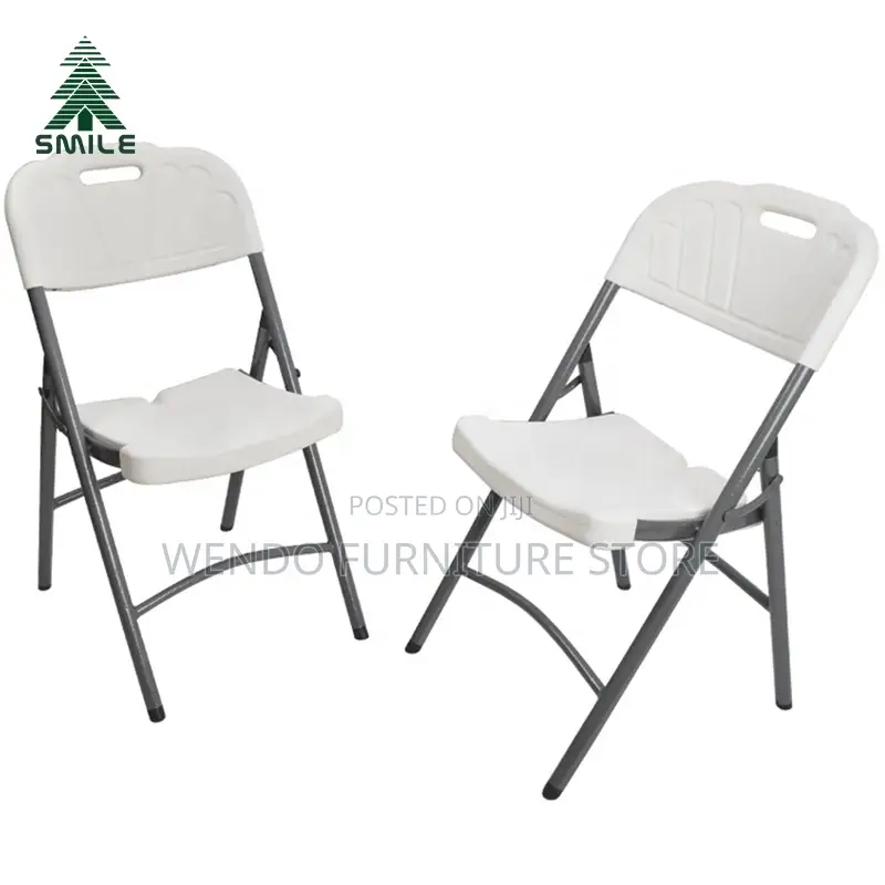 Office Chair : White Plastic Folding Chair With a Gray Metal Frame.