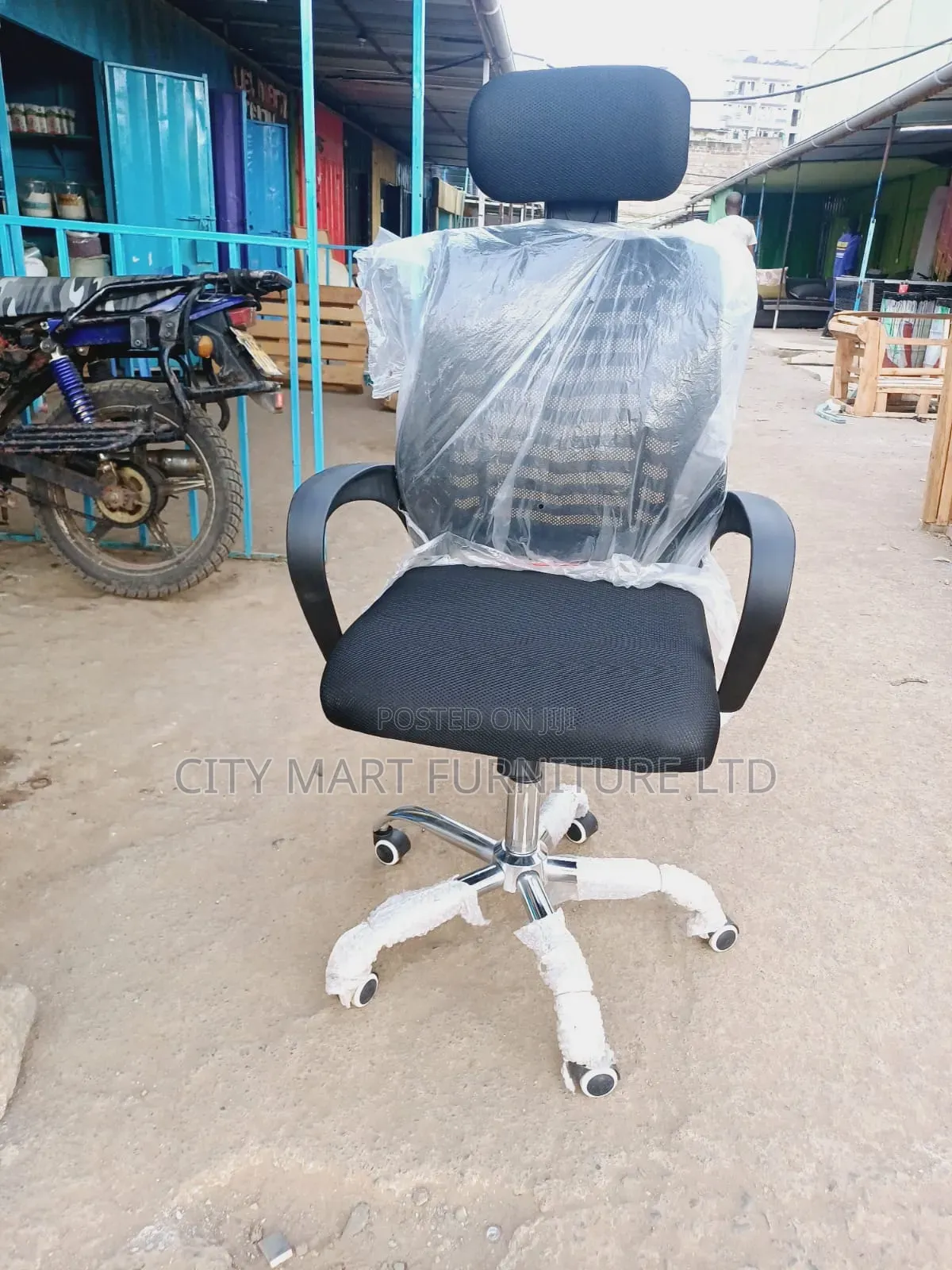 Sharp-Lined Modern Headrest Office Chairs Offers! 
