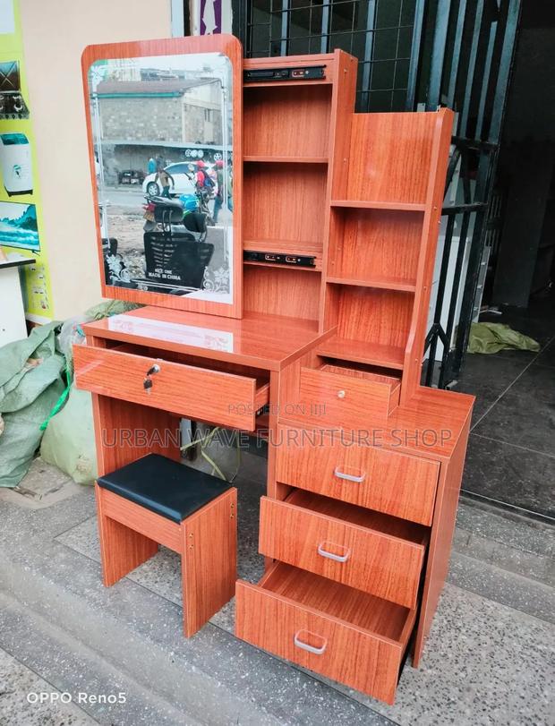 Brown Dressing Room Table Set