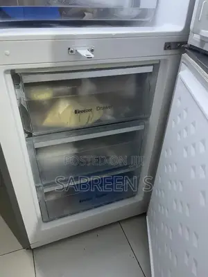 Von Bottom Freezer Fridge With Water Dispenser 265l