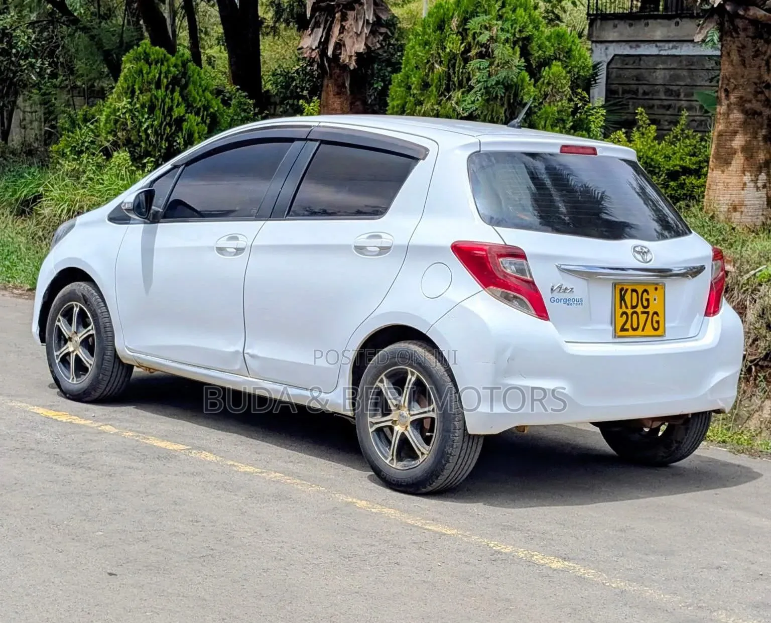 Toyota Vitz 2014 White