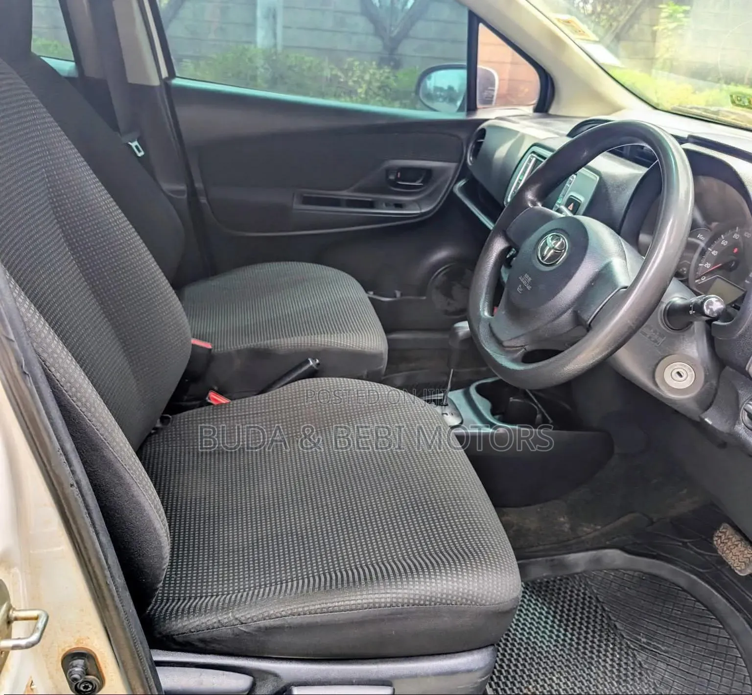 Toyota Vitz 2014 White