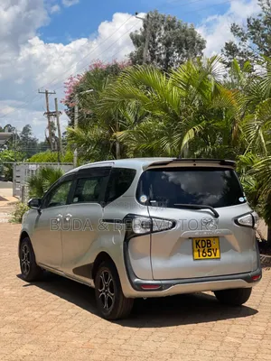 Toyota Sienta 2014 Silver