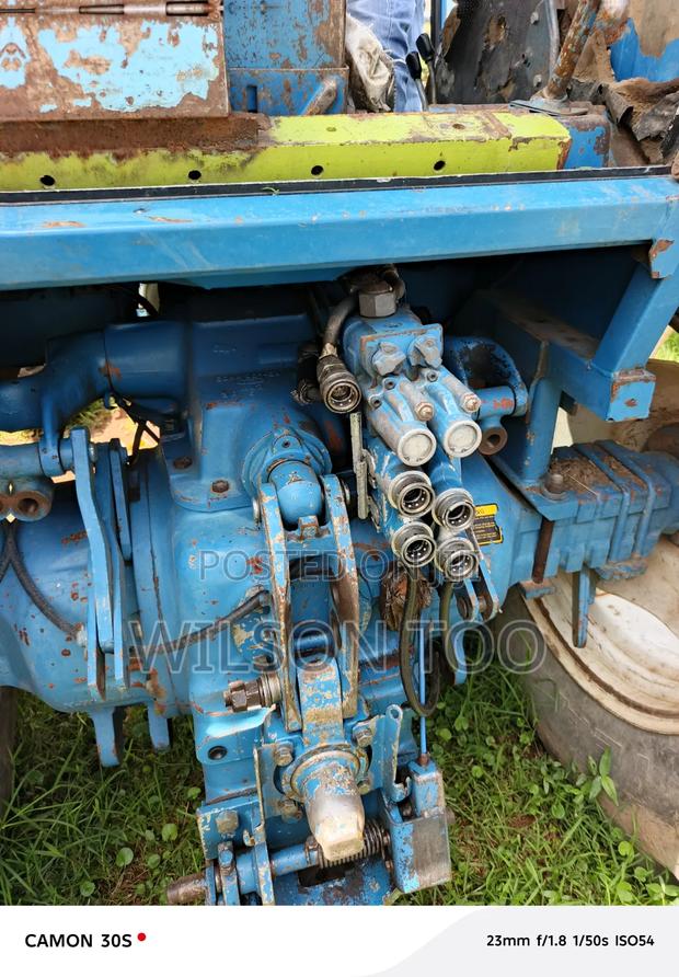 Ford 5610 Tractor - thumbnail 7