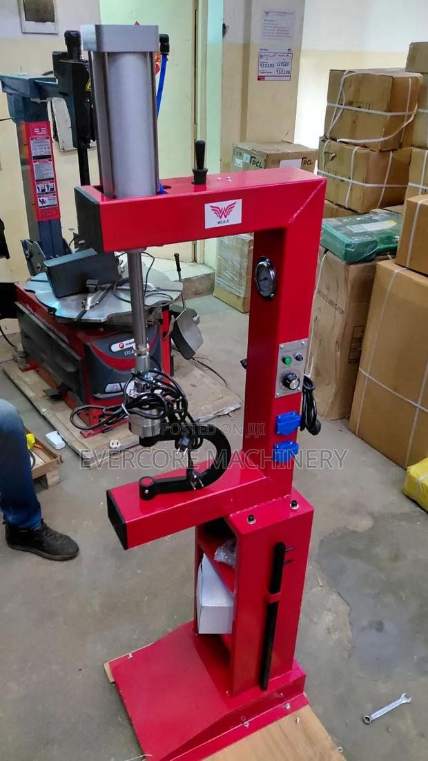 Commercial Tyre Vulcanizer Machine Pneumatic Design. - thumbnail 2