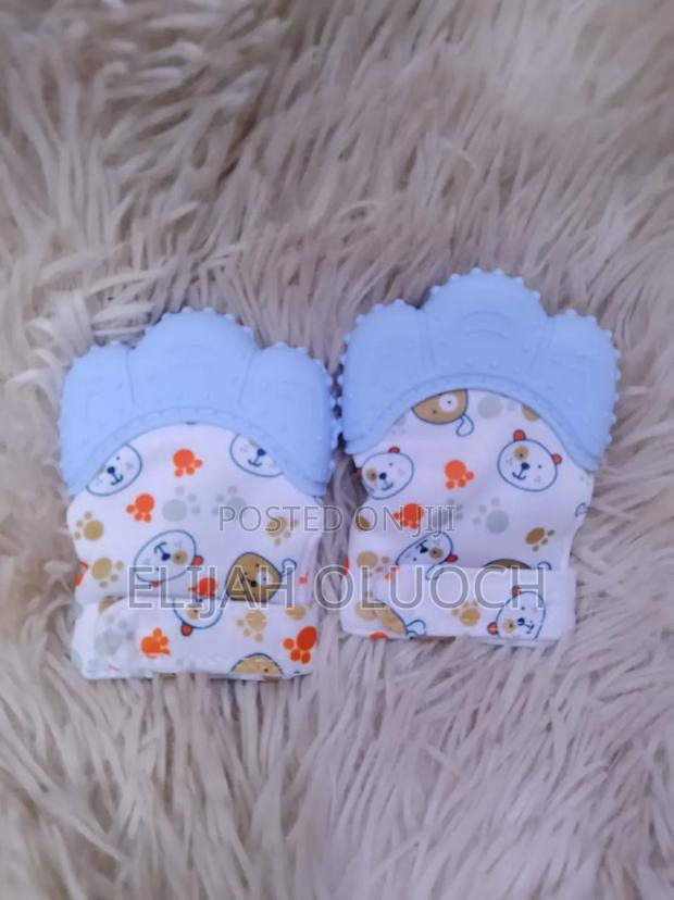 Mittens Teether - thumbnail 2