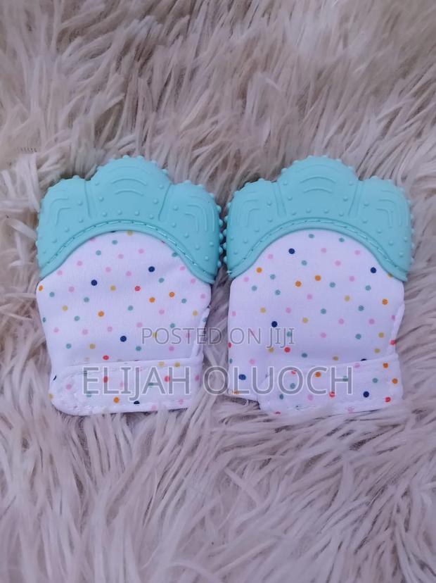 Mittens Teether - thumbnail 3
