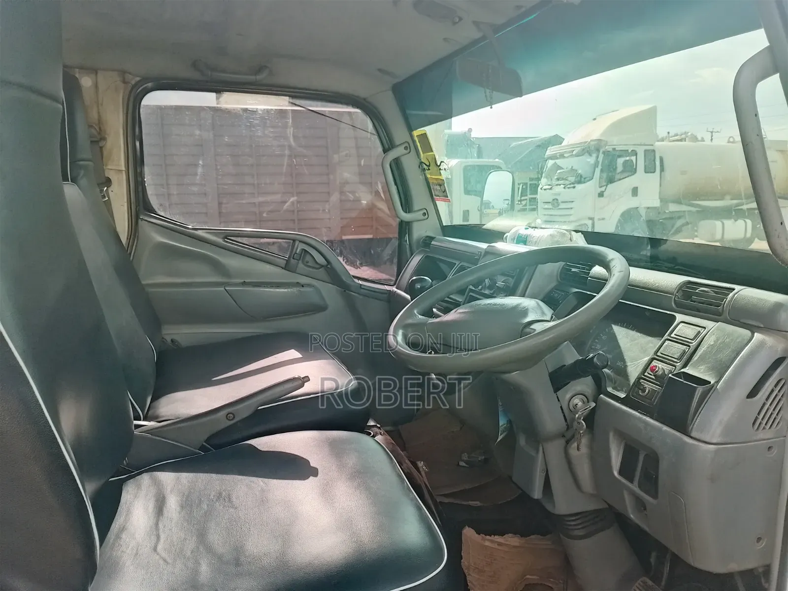 Mitsubishi Canter 2005 White