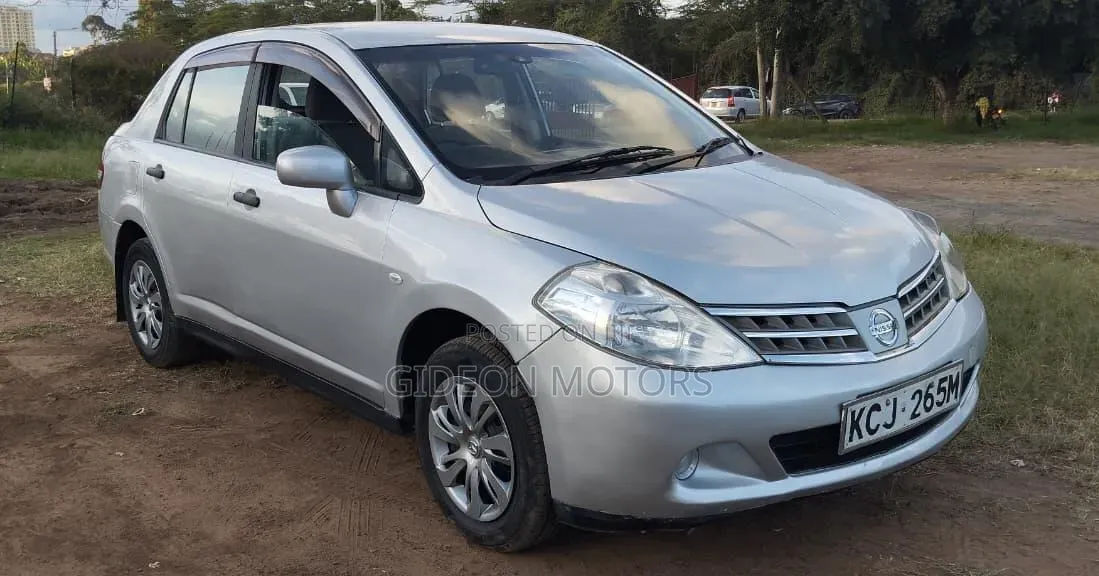 Nissan Tiida 2009 Silver