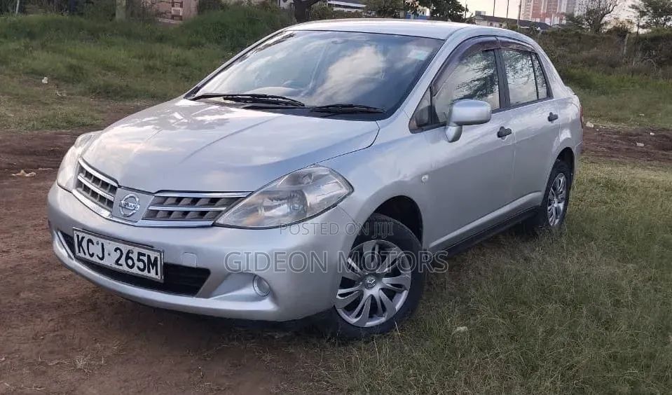Nissan Tiida 2009 Silver