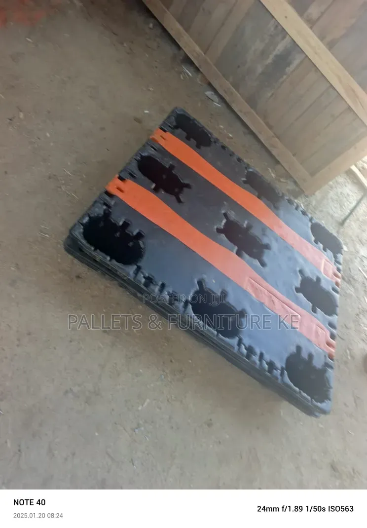 Industrial Plastic Floor Pallet