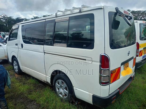 Toyota HiAce 2014 White - thumbnail 2