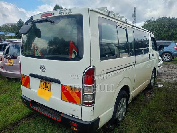 Toyota HiAce 2014 White - thumbnail 3