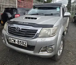 Toyota Hilux 3.0 D-4D 4x4 2012 Silver