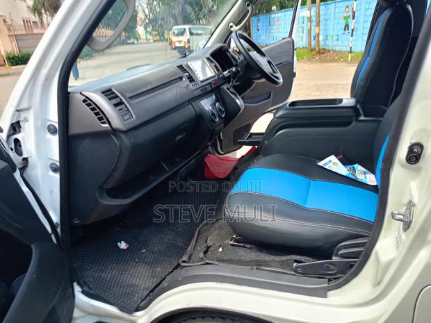 Toyota HiAce 2012 White - thumbnail 7