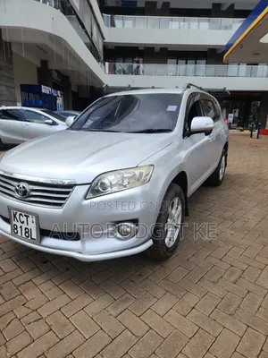 Toyota Vanguard 2011 Silver