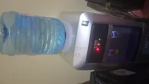 Hot and Cold Water Von Dispenser