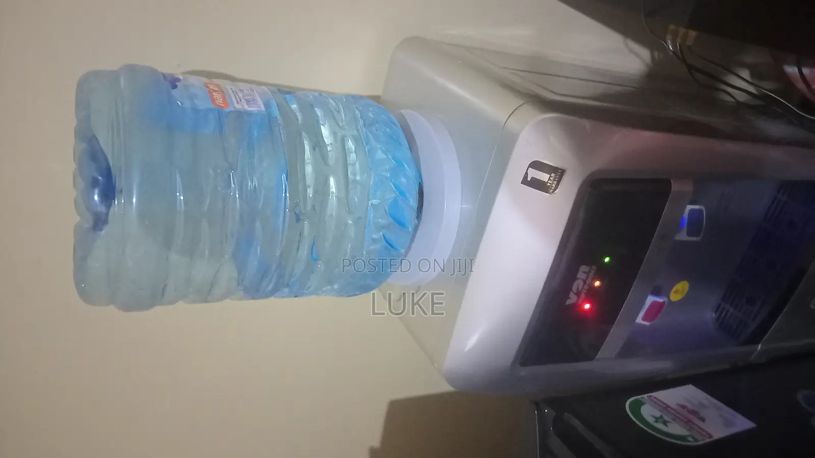 Hot and Cold Water Von Dispenser