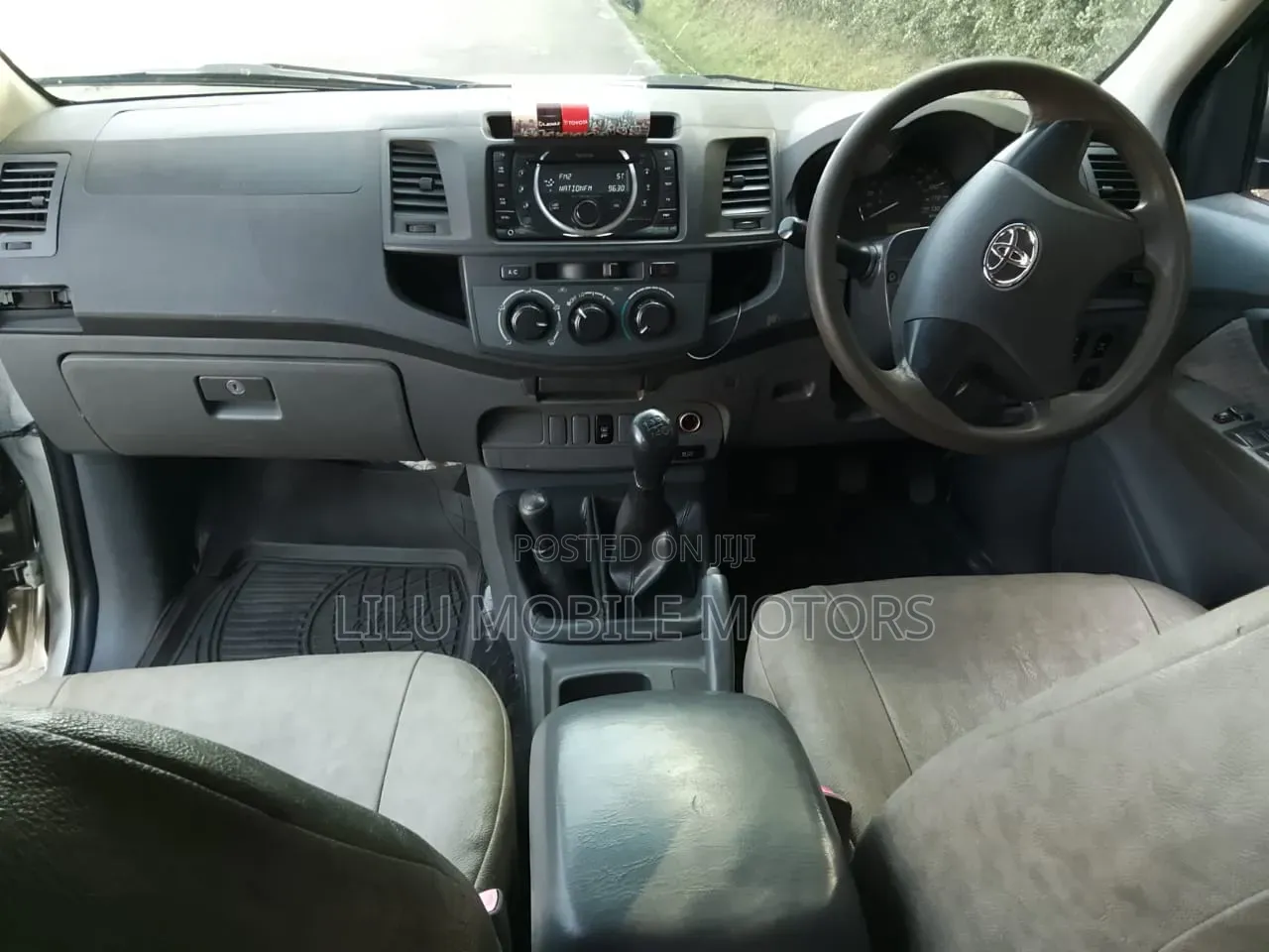 Toyota Hilux 2013 Silver