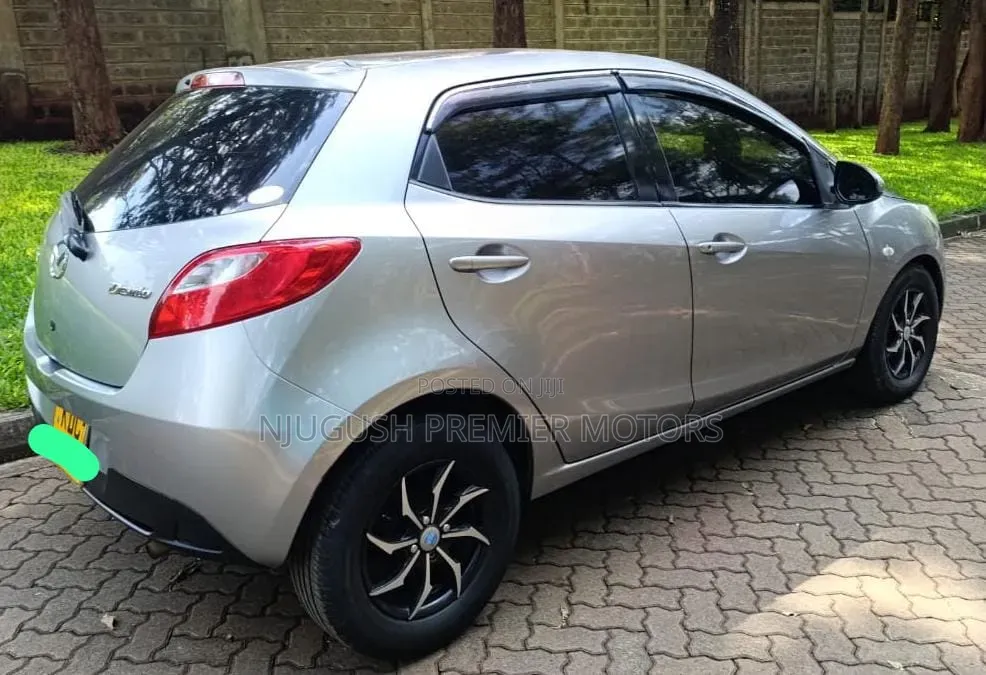 Mazda Demio 2012 Silver
